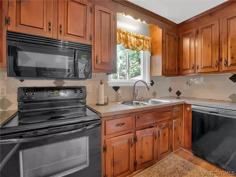 Kitchen - 10300 Maplested Ln, Richmond, VA 23235 photo 2 of 3