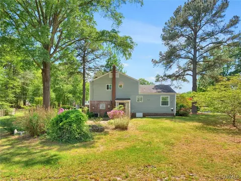 Exterior - 10300 Maplested Ln, Richmond, VA 23235 photo 3 of 7