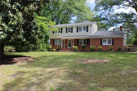 11725 Cliff Lawn Dr, Chester, VA 23831