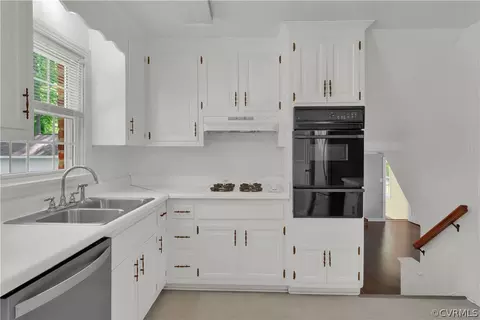 Kitchen - 11813 Heathmere Cres, Midlothian, VA 23113 photo 2 of 4