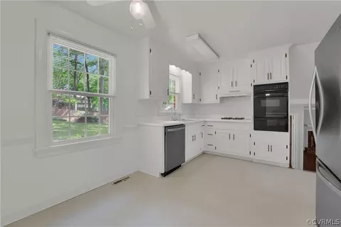 Kitchen - 11813 Heathmere Cres, Midlothian, VA 23113 photo 1 of 4