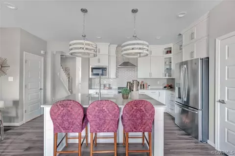 18710 Palisades Rdg, Moseley, VA 23120