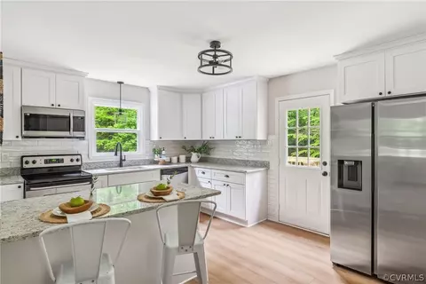 378 Fairfield Dr, King William, VA 23086