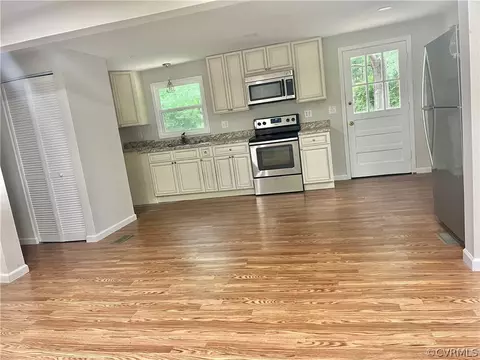 Kitchen - 3440 The Loop Rd, Richmond, VA 23231 photo 3 of 7