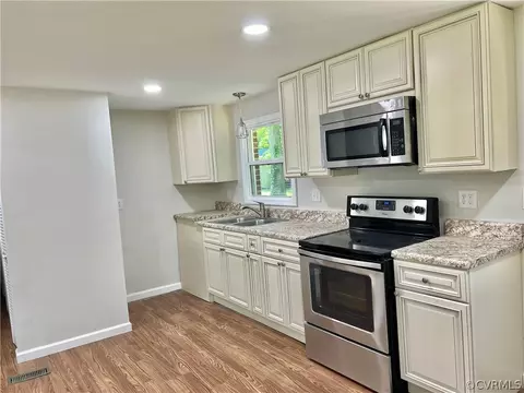Kitchen - 3440 The Loop Rd, Richmond, VA 23231 photo 6 of 7