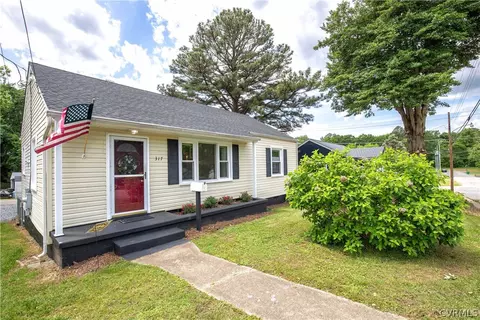317 Fairfax Ave, Colonial Heights, VA 23834