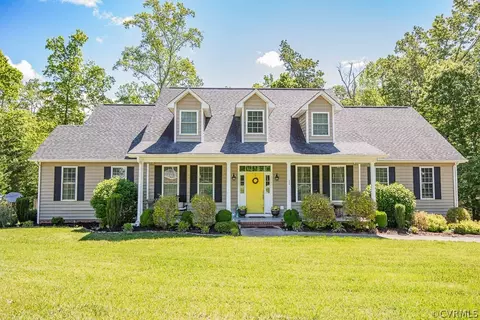 219 Briarwood Dr, Farmville, VA 23901