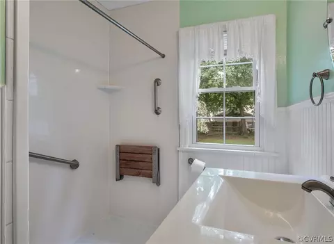 Bath - 514 E Read St, Henrico, VA 23075 photo 2 of 2