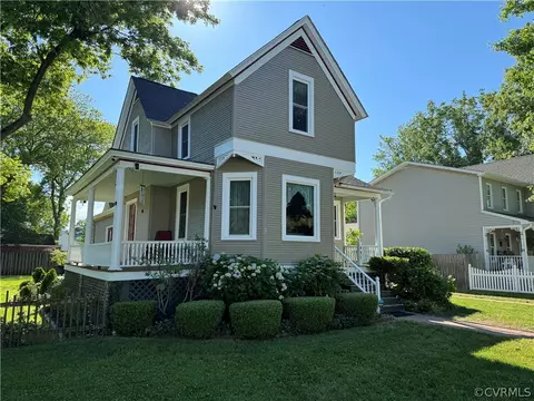 921 Lee St, West Point, VA 23181