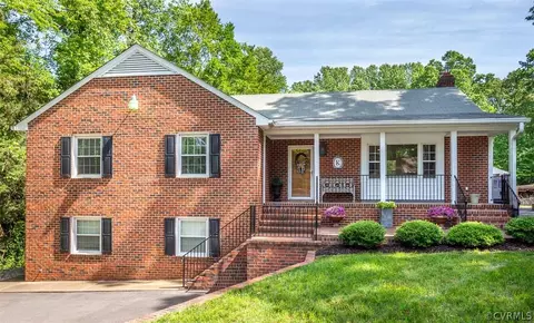 8284 Burnside Dr, Mechanicsville, VA 23116