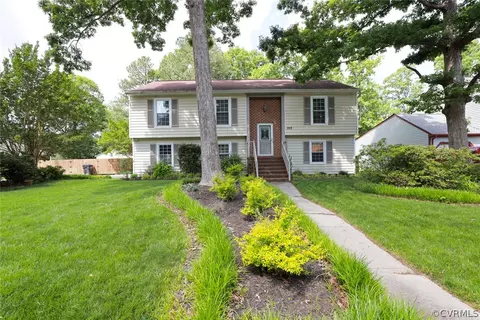209 Huntington Rd, Colonial Heights, VA 23834