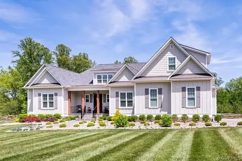 1748 Fishers Pond Dr, Maidens, VA 23102