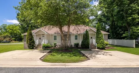 206 S Harris St, Blackstone, VA 23824