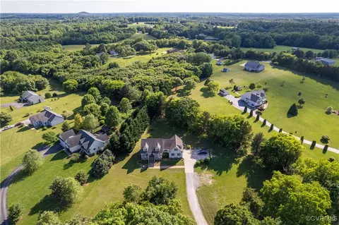 134 Gates Pointe Dr, Rice, VA 23966