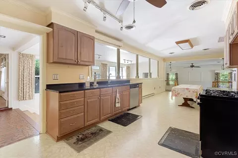 113 E Pinecrest Rd, Wakefield, VA 23888 photo 17