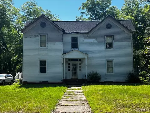 807 S Main St, Blackstone, VA 23824