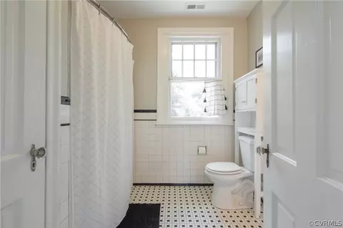 Bath - 1237 Warren Ave, Richmond, VA 23227 photo 3 of 4