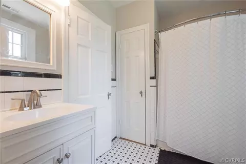 Bath - 1237 Warren Ave, Richmond, VA 23227 photo 4 of 4