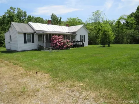 1434 Threeway Rd, Warsaw, VA 22572