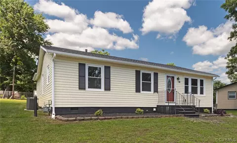 733 St John St, Petersburg, VA 23803