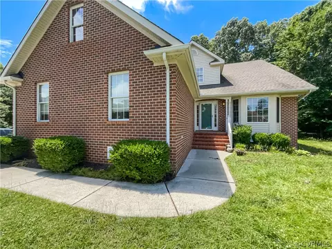 213 Brooke Ct, Colonial Heights, VA 23834