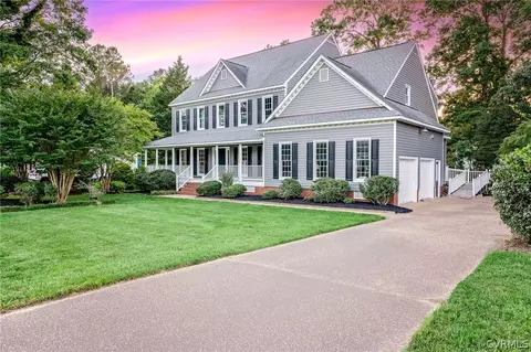 12604 Hogans Dr, Chester, VA 23836