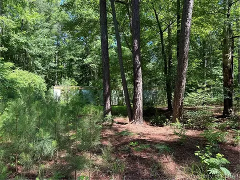 9088 Indian Rd, Gloucester, VA 23061