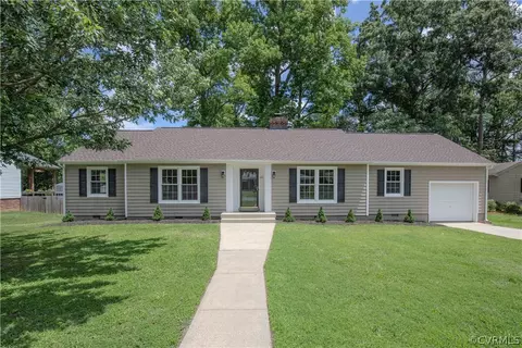 221 Homestead Dr, Colonial Heights, VA 23834
