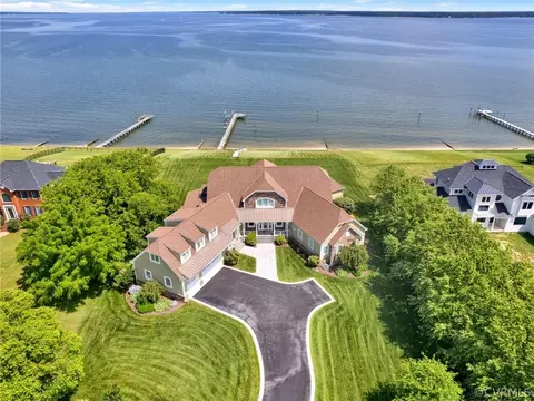 400 N Shore Rd, Locust Hill, VA 23092