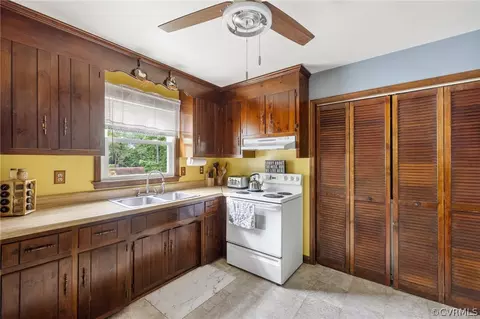 12306 Beaver Point Dr, Midlothian, VA 23112 photo 9