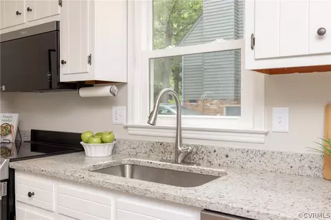 Kitchen - 14403 Deer Meadow Dr, Midlothian, VA 23112 photo 3 of 4