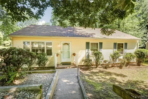 3202 Hollyglen Ct, Midlothian, VA 23112