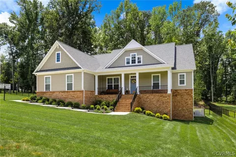 11524 Riverboat Dr, Chester, VA 23836