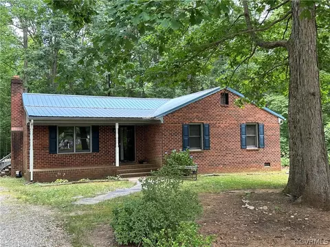 12120 Spring Run Dr, Amelia Court House, VA 23002
