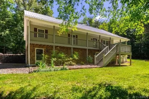 402 Poplar Spring Ln, Farmville, VA 23901