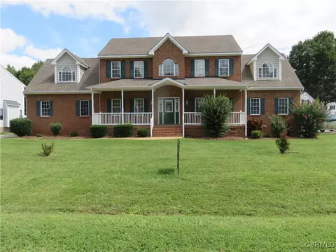 14055 Mountshire Ln, Chester, VA 23836