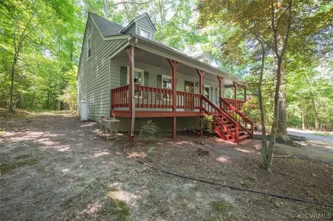 Exterior - 2734 Sutherland Rd, Sutherland, VA 23885 photo 2 of 8