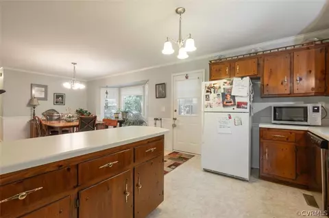 Kitchen - 2734 Sutherland Rd, Sutherland, VA 23885 photo 3 of 3