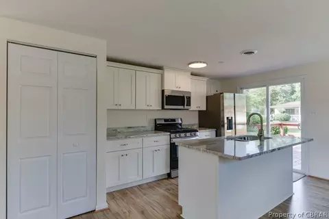 Kitchen - 1902 Newton Rd, Hampton, VA 23663 photo 2 of 5