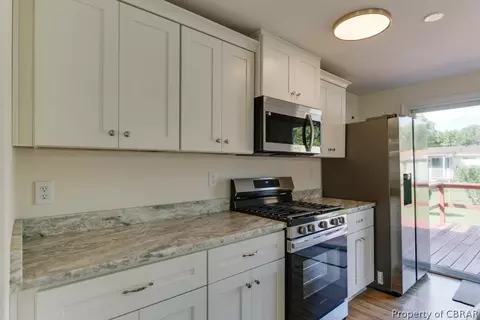 Kitchen - 1902 Newton Rd, Hampton, VA 23663 photo 3 of 5