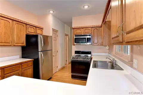 Kitchen - 107 Addingtons, Williamsburg, VA 23188 photo 2 of 5