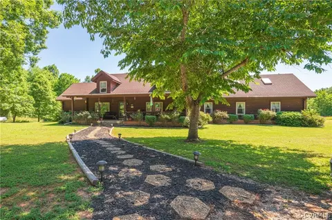 1323 Old Peach Tree Rd, Green Bay, VA 23942