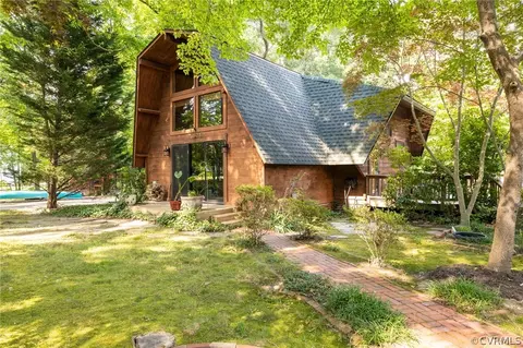 13473 Miller Rd, Chester, VA 23831