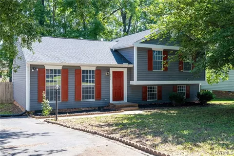 2812 Farm Creek Dr, Richmond, VA 23223