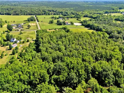 210 Ivy Cliff Dr, Bumpass, VA 23024 photo 9