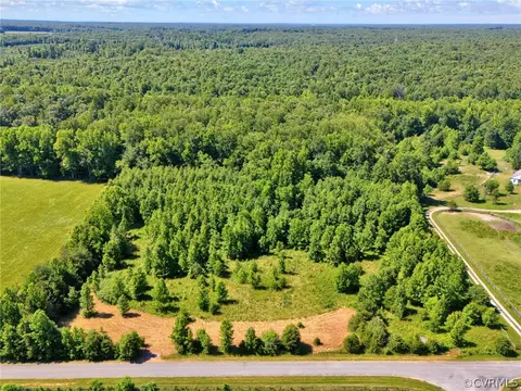 210 Ivy Cliff Dr, Bumpass, VA 23024