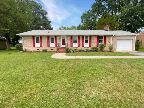 1206 Duke Of Gloucester St, Colonial Heights, VA 23834