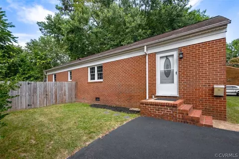 210 Cambridge Pl, Colonial Heights, VA 23834