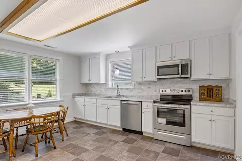 9431 Morley Rd, Midlothian, VA 23112 photo 3