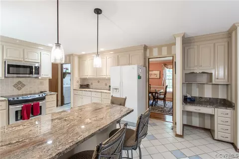 2240 Corner Rock Rd, Midlothian, VA 23113 photo 8
